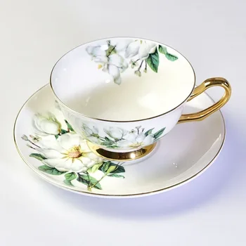  Европейский набор керамических кофейных чашек Костяной фарфор Кофейная чашка Послеобеденные чайные чашки и блюдца Фабрика оптовых подарков.